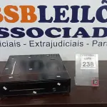 LOTE 238 - 01 GAVETA DE DINHEIRO. (NO ESTADO) ATENÇÃO! FAZER A VISITAÇÃO ANTES DE ARREMATAR, NÃO SABEMOS SE FUNCIONA, LEILÃO NÃO TEM GARANTIA E NEM DEVOLUÇÃO, SUJEITO A POSSÍVEIS AVARIAS VISÍVEIS/OCULTAS E/OU AUSÊNCIA DE COMPONENTES.