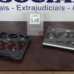LOTE 138 - 02 NOTEBOOKS COM AVARIAS. (NO ESTADO) ATENÇÃO! FAZER A VISITAÇÃO ANTES DE ARREMATAR, NÃO SABEMOS SE FUNCIONA, LEILÃO NÃO TEM GARANTIA E NEM DEVOLUÇÃO, SUJEITO A POSSÍVEIS AVARIAS VISÍVEIS/OCULTAS E/OU AUSÊNCIA DE COMPONENTES.
