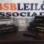 LOTE 125 - 06 APARELHOS DE DVD, 03 BLU RAY E 01 VÍDEO CASSETE DE MARCAS E MODELOS DIVERSOS. (NO ESTADO) ATENÇÃO! FAZER A VISITAÇÃO ANTES DE ARREMATAR, NÃO SABEMOS SE FUNCIONA, LEILÃO NÃO TEM GARANTIA E NEM DEVOLUÇÃO, SUJEITO A POSSÍVEIS AVARIAS VISÍVEIS/OCULTAS E/OU AUSÊNCIA DE COMPONENTES.