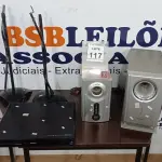 LOTE 117 - 01 DVD HOME THEATER MACA PHILIPS, 02 CAIXAS DE SOM MARCAS DIVERSAS E 02 SUPORTES PAR CAIXAS DE SOM. (NO ESTADO) ATENÇÃO! FAZER A VISITAÇÃO ANTES DE ARREMATAR, NÃO SABEMOS SE FUNCIONA, LEILÃO NÃO TEM GARANTIA E NEM DEVOLUÇÃO, SUJEITO A POSSÍVEIS AVARIAS VISÍVEIS/OCULTAS E/OU AUSÊNCIA DE COMPONENTES.