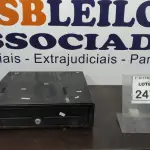 LOTE 247 - 01 GAVETA DE DINHEIRO. (NO ESTADO) ATENÇÃO! FAZER A VISITAÇÃO ANTES DE ARREMATAR, NÃO SABEMOS SE FUNCIONA, LEILÃO NÃO TEM GARANTIA E NEM DEVOLUÇÃO, SUJEITO A POSSÍVEIS AVARIAS VISÍVEIS/OCULTAS E/OU AUSÊNCIA DE COMPONENTES.
