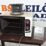 LOTE 147 - 01 FORNO ELÉTRICO E 01 ROLO DE CABO DE AÇO. (NO ESTADO) ATENÇÃO! FAZER A VISITAÇÃO ANTES DE ARREMATAR, NÃO SABEMOS SE FUNCIONA, LEILÃO NÃO TEM GARANTIA E NEM DEVOLUÇÃO, SUJEITO A POSSÍVEIS AVARIAS VISÍVEIS/OCULTAS E/OU AUSÊNCIA DE COMPONENTES.