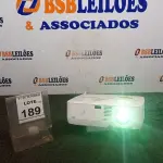 LOTE 189 - 01 PROJETOR COM CABOS MARCA NEC. (NO ESTADO) ATENÇÃO! FAZER A VISITAÇÃO ANTES DE ARREMATAR, NÃO SABEMOS SE FUNCIONA, LEILÃO NÃO TEM GARANTIA E NEM DEVOLUÇÃO, SUJEITO A POSSÍVEIS AVARIAS VISÍVEIS/OCULTAS E/OU AUSÊNCIA DE COMPONENTES