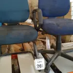 LOTE 268 - 02 CADEIRAS EXECUTIVAS SENDO 01 COM RODINHAS. (NO ESTADO) ATENÇÃO! FAZER A VISITAÇÃO ANTES DE ARREMATAR, NÃO SABEMOS SE FUNCIONA, LEILÃO NÃO TEM GARANTIA E NEM DEVOLUÇÃO, SUJEITO A POSSÍVEIS AVARIAS VISÍVEIS/OCULTAS E/OU AUSÊNCIA DE COMPONENTES.