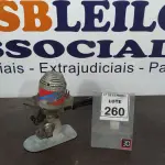LOTE 260 - 01 MÁQUINA DE CORTAR TECIDO. (NO ESTADO) ATENÇÃO! FAZER A VISITAÇÃO ANTES DE ARREMATAR, NÃO SABEMOS SE FUNCIONA, LEILÃO NÃO TEM GARANTIA E NEM DEVOLUÇÃO, SUJEITO A POSSÍVEIS AVARIAS VISÍVEIS/OCULTAS E/OU AUSÊNCIA DE COMPONENTES.