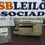 LOTE 264 - 01 MÁQUINA DE COSTURA MARCA YAMATA. (NO ESTADO) ATENÇÃO! FAZER A VISITAÇÃO ANTES DE ARREMATAR, NÃO SABEMOS SE FUNCIONA, LEILÃO NÃO TEM GARANTIA E NEM DEVOLUÇÃO, SUJEITO A POSSÍVEIS AVARIAS VISÍVEIS/OCULTAS E/OU AUSÊNCIA DE COMPONENTES.