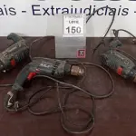 LOTE 150 - 03 FURADEIRAS BOSCH. (NO ESTADO) ATENÇÃO! FAZER A VISITAÇÃO ANTES DE ARREMATAR, NÃO SABEMOS SE FUNCIONA, LEILÃO NÃO TEM GARANTIA E NEM DEVOLUÇÃO, SUJEITO A POSSÍVEIS AVARIAS VISÍVEIS/OCULTAS E/OU AUSÊNCIA DE COMPONENTES.