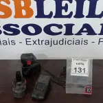 LOTE 131 - 02 BATERIAS DE PARAFUSADEIRA E 02 CARREGADORES. (NO ESTADO) ATENÇÃO! FAZER A VISITAÇÃO ANTES DE ARREMATAR, NÃO SABEMOS SE FUNCIONA, LEILÃO NÃO TEM GARANTIA E NEM DEVOLUÇÃO, SUJEITO A POSSÍVEIS AVARIAS VISÍVEIS/OCULTAS E/OU AUSÊNCIA DE COMPONENTES.