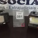 LOTE 081 - 02 MINI TV PORTÁTEIS. (NO ESTADO) ATENÇÃO! FAZER A VISITAÇÃO ANTES DE ARREMATAR, NÃO SABEMOS SE FUNCIONA, LEILÃO NÃO TEM GARANTIA E NEM DEVOLUÇÃO, SUJEITO A POSSÍVEIS AVARIAS VISÍVEIS/OCULTAS E/OU AUSÊNCIA DE COMPONENTES.