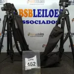 LOTE 462 - 02 TRIPÉS PARA CÂMERAS MARCA TOMATE. (NO ESTADO) ATENÇÃO! FAZER A VISITAÇÃO ANTES DE ARREMATAR, NÃO SABEMOS SE FUNCIONA, LEILÃO NÃO TEM GARANTIA E NEM DEVOLUÇÃO, SUJEITO A POSSÍVEIS AVARIAS VISÍVEIS/OCULTAS E/OU AUSÊNCIA DE COMPONENTES.