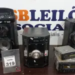 LOTE 319 - 01 APARELHO DE SOM MARCA PANASONIC MODELOSA-AK770 E 03 APARELHOS DE SOM AUTOMOTIVO. (NO ESTADO) ATENÇÃO! FAZER A VISITAÇÃO ANTES DE ARREMATAR, NÃO SABEMOS SE FUNCIONA, LEILÃO NÃO TEM GARANTIA E NEM DEVOLUÇÃO, SUJEITO A POSSÍVEIS AVARIAS VISÍVEIS/OCULTAS E/OU AUSÊNCIA DE COMPONENTES.
