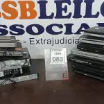 LOTE 083 - 01 LOTE COM VÁRIOS APARELHOS DE DVD DE MARCAS E MODELOS DIVERSOS. (NO ESTADO) ATENÇÃO! FAZER A VISITAÇÃO ANTES DE ARREMATAR, NÃO SABEMOS SE FUNCIONA, LEILÃO NÃO TEM GARANTIA E NEM DEVOLUÇÃO, SUJEITO A POSSÍVEIS AVARIAS VISÍVEIS/OCULTAS E/OU AUSÊNCIA DE COMPONENTES.
