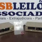 LOTE 077 - 02 TOCA-FITAS CASSETE MARCA GRADIENTE. (NO ESTADO) ATENÇÃO! FAZER A VISITAÇÃO ANTES DE ARREMATAR, NÃO SABEMOS SE FUNCIONA, LEILÃO NÃO TEM GARANTIA E NEM DEVOLUÇÃO, SUJEITO A POSSÍVEIS AVARIAS VISÍVEIS/OCULTAS E/OU AUSÊNCIA DE COMPONENTES.