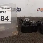 LOTE 184 - 01 CÂMERA NIKON D300 COM LENTE. (NO ESTADO) ATENÇÃO! FAZER A VISITAÇÃO ANTES DE ARREMATAR, NÃO SABEMOS SE FUNCIONA, LEILÃO NÃO TEM GARANTIA E NEM DEVOLUÇÃO, SUJEITO A POSSÍVEIS AVARIAS VISÍVEIS/OCULTAS E/OU AUSÊNCIA DE COMPONENTES