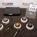 LOTE 210 - 01 DVR E 05 CÂMERAS DE MONITORAMENTO. (NO ESTADO) ATENÇÃO! FAZER A VISITAÇÃO ANTES DE ARREMATAR, NÃO SABEMOS SE FUNCIONA, LEILÃO NÃO TEM GARANTIA E NEM DEVOLUÇÃO, SUJEITO A POSSÍVEIS AVARIAS VISÍVEIS/OCULTAS E/OU AUSÊNCIA DE COMPONENTES