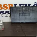 LOTE 299 - 01 TV LCD 32’’ MARCA SAMSUNG. (NO ESTADO) ATENÇÃO! FAZER A VISITAÇÃO ANTES DE ARREMATAR, NÃO SABEMOS SE FUNCIONA, LEILÃO NÃO TEM GARANTIA E NEM DEVOLUÇÃO, SUJEITO A POSSÍVEIS AVARIAS VISÍVEIS/OCULTAS E/OU AUSÊNCIA DE COMPONENTES.