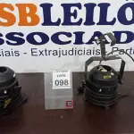 LOTE 098 - 02 REFLETORES DE PALCO. (NO ESTADO) ATENÇÃO! FAZER A VISITAÇÃO ANTES DE ARREMATAR, NÃO SABEMOS SE FUNCIONA, LEILÃO NÃO TEM GARANTIA E NEM DEVOLUÇÃO, SUJEITO A POSSÍVEIS AVARIAS VISÍVEIS/OCULTAS E/OU AUSÊNCIA DE COMPONENTES.