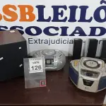 LOTE 126 - 02 RÁDIOS MICRO SYSTEM PORTÁTEIS, 03 MINIS CAIXAS DE SOM E 01 SUBWOOFER. (NO ESTADO) ATENÇÃO! FAZER A VISITAÇÃO ANTES DE ARREMATAR, NÃO SABEMOS SE FUNCIONA, LEILÃO NÃO TEM GARANTIA E NEM DEVOLUÇÃO, SUJEITO A POSSÍVEIS AVARIAS VISÍVEIS/OCULTAS E/OU AUSÊNCIA DE COMPONENTES.