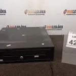 LOTE 420 - 01 GAVETA DE DINHEIRO. (NO ESTADO) ATENÇÃO! FAZER A VISITAÇÃO ANTES DE ARREMATAR, NÃO SABEMOS SE FUNCIONA, LEILÃO NÃO TEM GARANTIA E NEM DEVOLUÇÃO, SUJEITO A POSSÍVEIS AVARIAS VISÍVEIS/OCULTAS E/OU AUSÊNCIA DE COMPONENTES.