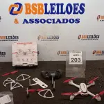 LOTE 203 - 01 DRONE MARCA HUBSAN. (NO ESTADO) ATENÇÃO! FAZER A VISITAÇÃO ANTES DE ARREMATAR, NÃO SABEMOS SE FUNCIONA, LEILÃO NÃO TEM GARANTIA E NEM DEVOLUÇÃO, SUJEITO A POSSÍVEIS AVARIAS VISÍVEIS/OCULTAS E/OU AUSÊNCIA DE COMPONENTES