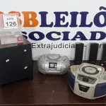 LOTE 126 - 02 RÁDIOS MICRO SYSTEM PORTÁTEIS, 03 MINIS CAIXAS DE SOM E 01 SUBWOOFER. (NO ESTADO) ATENÇÃO! FAZER A VISITAÇÃO ANTES DE ARREMATAR, NÃO SABEMOS SE FUNCIONA, LEILÃO NÃO TEM GARANTIA E NEM DEVOLUÇÃO, SUJEITO A POSSÍVEIS AVARIAS VISÍVEIS/OCULTAS E/OU AUSÊNCIA DE COMPONENTES.