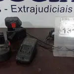 LOTE 131 - 02 BATERIAS DE PARAFUSADEIRA E 02 CARREGADORES. (NO ESTADO) ATENÇÃO! FAZER A VISITAÇÃO ANTES DE ARREMATAR, NÃO SABEMOS SE FUNCIONA, LEILÃO NÃO TEM GARANTIA E NEM DEVOLUÇÃO, SUJEITO A POSSÍVEIS AVARIAS VISÍVEIS/OCULTAS E/OU AUSÊNCIA DE COMPONENTES.