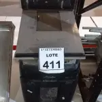 LOTE 411 - 01 FRAGMENTADORA DE PAPEL E 01 BALANÇA COM LEITORA FILIZOLA. (NO ESTADO) ATENÇÃO! FAZER A VISITAÇÃO ANTES DE ARREMATAR, NÃO SABEMOS SE FUNCIONA. LEILÃO NÃO TEM GARANTIA E NEM DEVOLUÇÃO, SUJEITO A POSSÍVEIS AVARIAS VISÍVEIS/OCULTAS E/OU AUSÊNCIA DE COMPONENTES.
