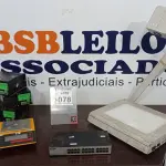 LOTE 078 - 01 RETROPROJETOR, 01 SWITCH, 03 CONVERSORES DC-DC E 01 BALANÇA DE PRECISÃO. (NO ESTADO) ATENÇÃO! FAZER A VISITAÇÃO ANTES DE ARREMATAR, NÃO SABEMOS SE FUNCIONA, LEILÃO NÃO TEM GARANTIA E NEM DEVOLUÇÃO, SUJEITO A POSSÍVEIS AVARIAS VISÍVEIS/OCULTAS E/OU AUSÊNCIA DE COMPONENTES.