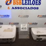 LOTE 405 - 02 PROJETORES MARCA NEC. (NO ESTADO) ATENÇÃO! FAZER A VISITAÇÃO ANTES DE ARREMATAR, NÃO SABEMOS SE FUNCIONA, LEILÃO NÃO TEM GARANTIA E NEM DEVOLUÇÃO, SUJEITO A POSSÍVEIS AVARIAS VISÍVEIS/OCULTAS E/OU AUSÊNCIA DE COMPONENTES.