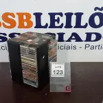 LOTE 123 - 01 PORTA CD COM GRANDE QUANTIDADE DE CDS DIVERSOS. (NO ESTADO) ATENÇÃO! FAZER A VISITAÇÃO ANTES DE ARREMATAR, NÃO SABEMOS SE FUNCIONA, LEILÃO NÃO TEM GARANTIA E NEM DEVOLUÇÃO, SUJEITO A POSSÍVEIS AVARIAS VISÍVEIS/OCULTAS E/OU AUSÊNCIA DE COMPONENTES.