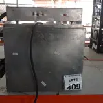 LOTE 409 - 01 FRITADEIRA ELÉTRICA EM INOX. (NO ESTADO) ATENÇÃO! FAZER A VISITAÇÃO ANTES DE ARREMATAR, NÃO SABEMOS SE FUNCIONA. LEILÃO NÃO TEM GARANTIA E NEM DEVOLUÇÃO, SUJEITO A POSSÍVEIS AVARIAS VISÍVEIS/OCULTAS E/OU AUSÊNCIA DE COMPONENTES.