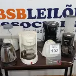 LOTE 103 - 03 CAFETEIRAS, 01 GARRAFA TÉRMICA, 01 VAPORIZADOR, 04 BASES DE LIQUIDIFICADOR COM 02 COPOS. (NO ESTADO) ATENÇÃO! FAZER A VISITAÇÃO ANTES DE ARREMATAR, NÃO SABEMOS SE FUNCIONA, LEILÃO NÃO TEM GARANTIA E NEM DEVOLUÇÃO, SUJEITO A POSSÍVEIS AVARIAS VISÍVEIS/OCULTAS E/OU AUSÊNCIA DE COMPONENTES.