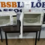 LOTE 249 - 02 MICRO-ONDAS. (NO ESTADO) ATENÇÃO! FAZER A VISITAÇÃO ANTES DE ARREMATAR, NÃO SABEMOS SE FUNCIONA, LEILÃO NÃO TEM GARANTIA E NEM DEVOLUÇÃO, SUJEITO A POSSÍVEIS AVARIAS VISÍVEIS/OCULTAS E/OU AUSÊNCIA DE COMPONENTES