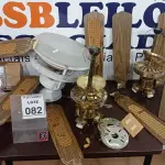LOTE 082 - 03 VENTILADORES DE TETO E 01 CAIXA COM GRANDE QUANTIDADE DE REATORES. (NO ESTADO) ATENÇÃO! FAZER A VISITAÇÃO ANTES DE ARREMATAR, NÃO SABEMOS SE FUNCIONA, LEILÃO NÃO TEM GARANTIA E NEM DEVOLUÇÃO, SUJEITO A POSSÍVEIS AVARIAS VISÍVEIS/OCULTAS E/OU AUSÊNCIA DE COMPONENTES.