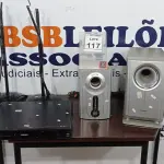 LOTE 117 - 01 DVD HOME THEATER MACA PHILIPS, 02 CAIXAS DE SOM MARCAS DIVERSAS E 02 SUPORTES PAR CAIXAS DE SOM. (NO ESTADO) ATENÇÃO! FAZER A VISITAÇÃO ANTES DE ARREMATAR, NÃO SABEMOS SE FUNCIONA, LEILÃO NÃO TEM GARANTIA E NEM DEVOLUÇÃO, SUJEITO A POSSÍVEIS AVARIAS VISÍVEIS/OCULTAS E/OU AUSÊNCIA DE COMPONENTES.