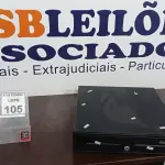 LOTE 105 - 01 GAVETA DE DINHEIRO. (NO ESTADO) ATENÇÃO! FAZER A VISITAÇÃO ANTES DE ARREMATAR, NÃO SABEMOS SE FUNCIONA, LEILÃO NÃO TEM GARANTIA E NEM DEVOLUÇÃO, SUJEITO A POSSÍVEIS AVARIAS VISÍVEIS/OCULTAS E/OU AUSÊNCIA DE COMPONENTES.