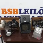 LOTE 146 - 01 LOTE COM VÁRIAS CAIXAS DE SOM, LEITORAS DE CÓDIGO DE BARRAS, 01 COOLER DE NOTEBOOK E 01 EXAUSTOR DE BANCADA. (NO ESTADO) ATENÇÃO! FAZER A VISITAÇÃO ANTES DE ARREMATAR, NÃO SABEMOS SE FUNCIONA, LEILÃO NÃO TEM GARANTIA E NEM DEVOLUÇÃO, SUJEITO A POSSÍVEIS AVARIAS VISÍVEIS/OCULTAS E/OU AUSÊNCIA DE COMPONENTES.