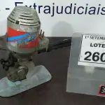 LOTE 260 - 01 MÁQUINA DE CORTAR TECIDO. (NO ESTADO) ATENÇÃO! FAZER A VISITAÇÃO ANTES DE ARREMATAR, NÃO SABEMOS SE FUNCIONA, LEILÃO NÃO TEM GARANTIA E NEM DEVOLUÇÃO, SUJEITO A POSSÍVEIS AVARIAS VISÍVEIS/OCULTAS E/OU AUSÊNCIA DE COMPONENTES.