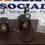LOTE 151 - 02 REFLETORES DE PALCO. (NO ESTADO) ATENÇÃO! FAZER A VISITAÇÃO ANTES DE ARREMATAR, NÃO SABEMOS SE FUNCIONA, LEILÃO NÃO TEM GARANTIA E NEM DEVOLUÇÃO, SUJEITO A POSSÍVEIS AVARIAS VISÍVEIS/OCULTAS E/OU AUSÊNCIA DE COMPONENTES.