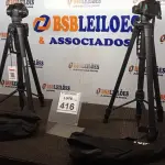 LOTE 416 - 02 TRIPÉS PARA CÂMERAS MARCA TOMATE. (NO ESTADO) ATENÇÃO! FAZER A VISITAÇÃO ANTES DE ARREMATAR, NÃO SABEMOS SE FUNCIONA, LEILÃO NÃO TEM GARANTIA E NEM DEVOLUÇÃO, SUJEITO A POSSÍVEIS AVARIAS VISÍVEIS/OCULTAS E/OU AUSÊNCIA DE COMPONENTES.