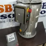 LOTE 254 - 01 DESCASCADOR DE BATATAS INDUSTRIAL EM INOX. (NO ESTADO) ATENÇÃO! FAZER A VISITAÇÃO ANTES DE ARREMATAR, NÃO SABEMOS SE FUNCIONA, LEILÃO NÃO TEM GARANTIA E NEM DEVOLUÇÃO, SUJEITO A POSSÍVEIS AVARIAS VISÍVEIS/OCULTAS E/OU AUSÊNCIA DE COMPONENTES