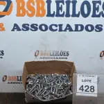 LOTE 428 - 01 LOTE COM GRANDE QUANTIDADE DE PARAFUSO FRANCÊS COM PORCAS. (NO ESTADO) ATENÇÃO! FAZER A VISITAÇÃO ANTES DE ARREMATAR, NÃO SABEMOS SE FUNCIONA, LEILÃO NÃO TEM GARANTIA E NEM DEVOLUÇÃO, SUJEITO A POSSÍVEIS AVARIAS VISÍVEIS/OCULTAS E/OU AUSÊNCIA DE COMPONENTES.