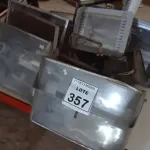 LOTE 357 - 08 REFLETORES DE TAMANHOS VARIADOS. (NO ESTADO) ATENÇÃO! FAZER A VISITAÇÃO ANTES DE ARREMATAR, NÃO SABEMOS SE FUNCIONA, LEILÃO NÃO TEM GARANTIA E NEM DEVOLUÇÃO, SUJEITO A POSSÍVEIS AVARIAS VISÍVEIS/OCULTAS E/OU AUSÊNCIA DE COMPONENTES.