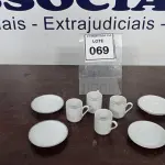 LOTE 069 - 04 XÍCARAS COM 04 PIRES. (NO ESTADO EM QUE SE ENCONTRA. SUJEITO A AVARIAS OCULTAS/VISÍVEIS.)
