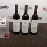 LOTE 370 - 03 GARRAFAS DE VINHO TINTO VALA REAL PORTUGUÊS SAFRA 2019 750ML. (NO ESTADO) ATENÇÃO! FAZER A VISITAÇÃO ANTES DE ARREMATAR, NÃO SABEMOS SE FUNCIONA, LEILÃO NÃO TEM GARANTIA E NEM DEVOLUÇÃO, SUJEITO A POSSÍVEIS AVARIAS VISÍVEIS/OCULTAS E/OU AUSÊNCIA DE COMPONENTES.