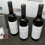 LOTE 390 - 03 GARRAFAS DE VINHO TINTO VALA REAL PORTUGUÊS SAFRA 2019 750ML. (NO ESTADO) ATENÇÃO! FAZER A VISITAÇÃO ANTES DE ARREMATAR, NÃO SABEMOS SE FUNCIONA, LEILÃO NÃO TEM GARANTIA E NEM DEVOLUÇÃO, SUJEITO A POSSÍVEIS AVARIAS VISÍVEIS/OCULTAS E/OU AUSÊNCIA DE COMPONENTES.
