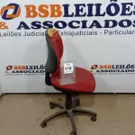 LOTE 119 - 01 CADEIRA GIRATÓRIA PARA ESCRITÓRIO NA COR VERMELHA. (NO ESTADO EM QUE SE ENCONTRA. SUJEITO A AVARIAS OCULTAS/VISÍVEIS.)  