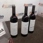 LOTE 360 - 03 GARRAFAS DE VINHO TINTO VALA REAL PORTUGUÊS SAFRA 2019 750ML. (NO ESTADO) ATENÇÃO! FAZER A VISITAÇÃO ANTES DE ARREMATAR, NÃO SABEMOS SE FUNCIONA, LEILÃO NÃO TEM GARANTIA E NEM DEVOLUÇÃO, SUJEITO A POSSÍVEIS AVARIAS VISÍVEIS/OCULTAS E/OU AUSÊNCIA DE COMPONENTES.