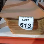 LOTE 513 - 20 PEÇAS DE MADEIRA. (NO ESTADO) ATENÇÃO! FAZER A VISITAÇÃO ANTES DE ARREMATAR, NÃO SABEMOS SE FUNCIONA. LEILÃO NÃO TEM GARANTIA E NEM DEVOLUÇÃO, SUJEITO A POSSÍVEIS AVARIAS VISÍVEIS/OCULTAS E/OU AUSÊNCIA DE COMPONENTES.