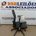 LOTE 098 - 01 CADEIRA DE ESCRITÓRIO. (NO ESTADO EM QUE SE ENCONTRA. SUJEITO A AVARIAS OCULTAS/VISÍVEIS.) AV9804K